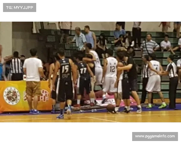 黄潜艇致敬卡索拉 陶瓷球场永久退役34号球衣纪念传奇生涯