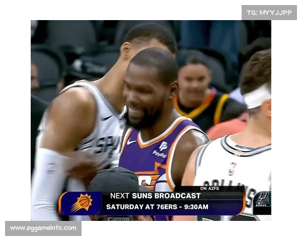 终场哨响，文班亚马与爱德华兹相拥致敬